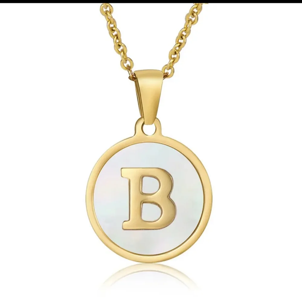 New gold plated stainless steel shell initial necklace - Picture 4 of 16